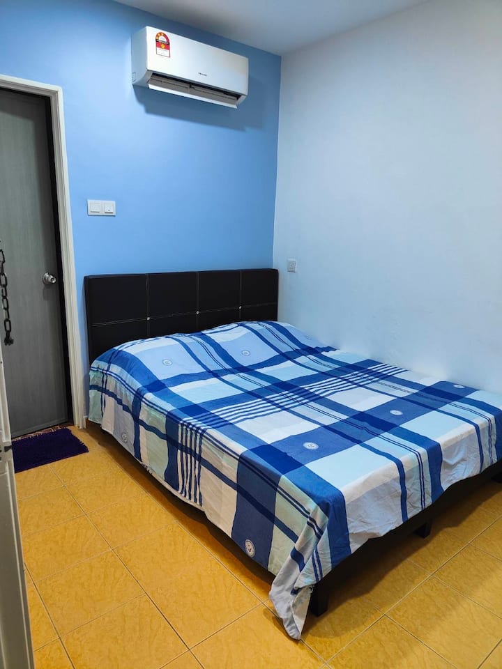 Shoplot 2nd floor, Double room attached with bathroom. RM65/night