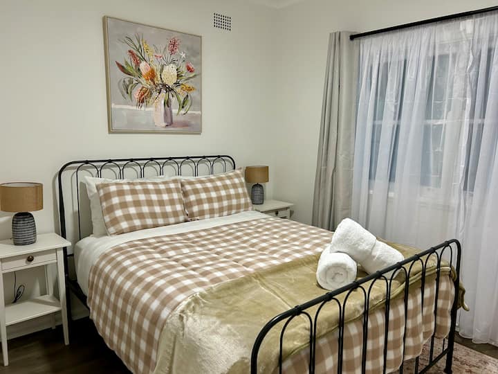 Queen sized bed, linen and towels provided. Ceiling fan and clothes storage