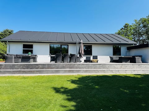 Close to Legoland and Givskud Zoo
Room for 10 people.