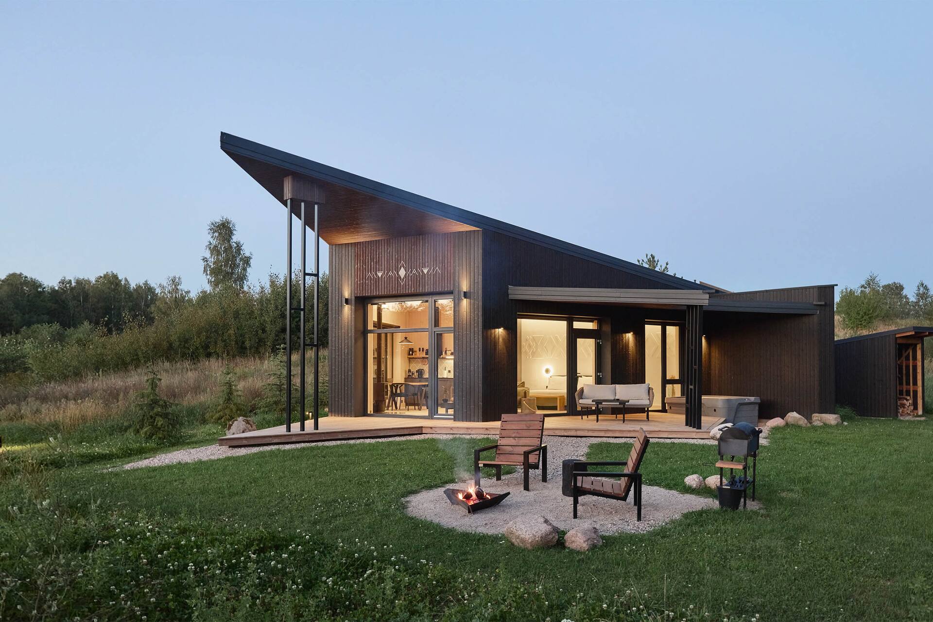 Black Hole | Pine House + Free Jacuzzi