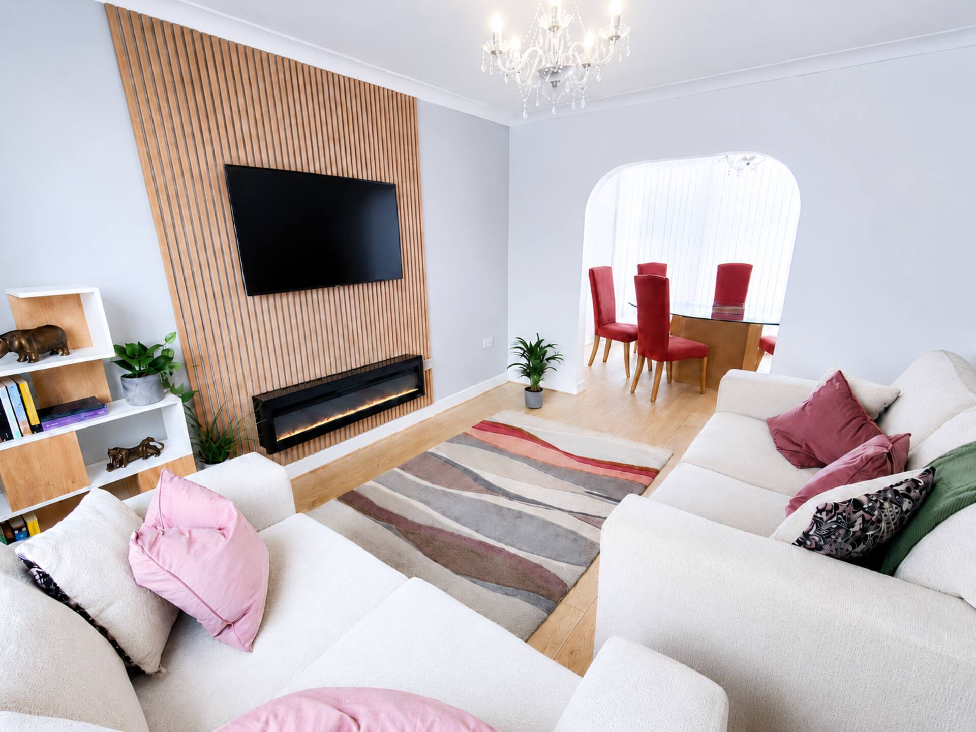 Cosy Nook - 3 Bedroom Retreat with Private Garden, Parking and Media Wall