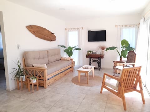 Top Airbnb: family house on cliffs meters from the sea in Los Acantilados