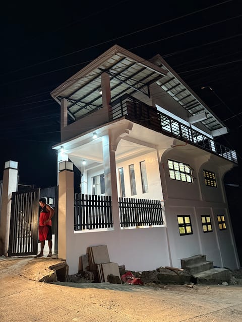 3 story 3 Bedroom Jaed Staycation House