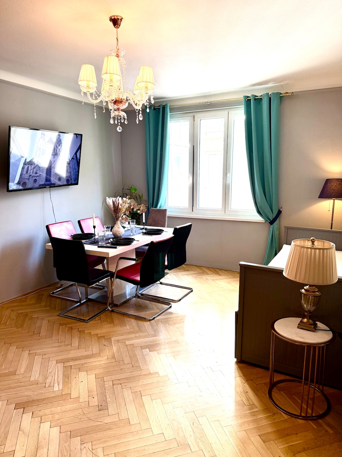 Living room image 7