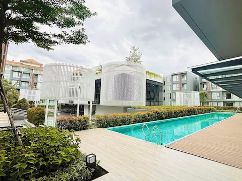 Le Chamonix/Central shopping mall airport store