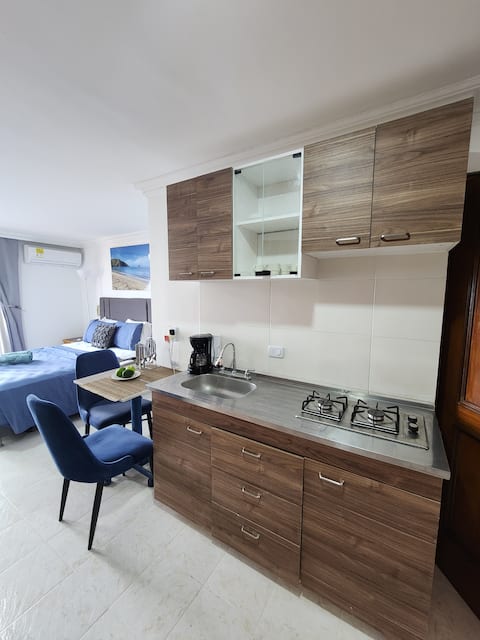 Top Airbnb: (3 people) oceanfront best view Rodadero in Santa Marta