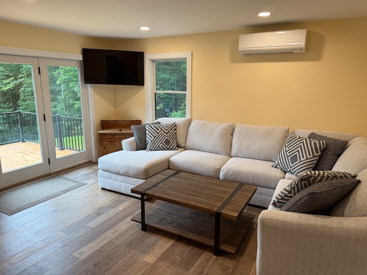Beautiful New Secluded Home - Hyde Park, VT