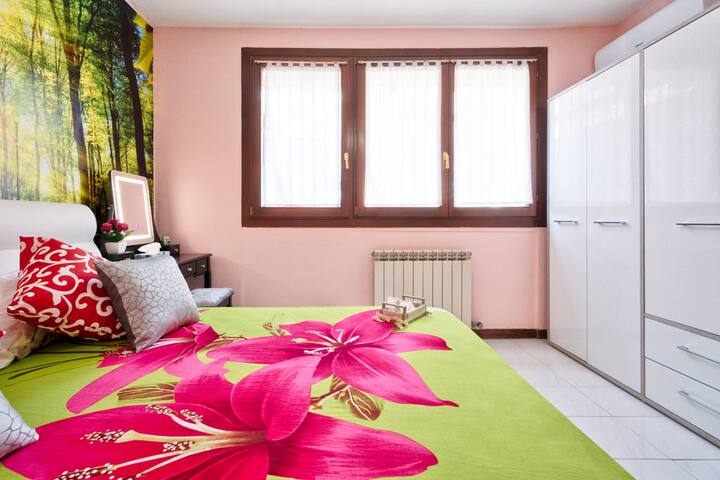 Venice Room managed Airbnb listing 1