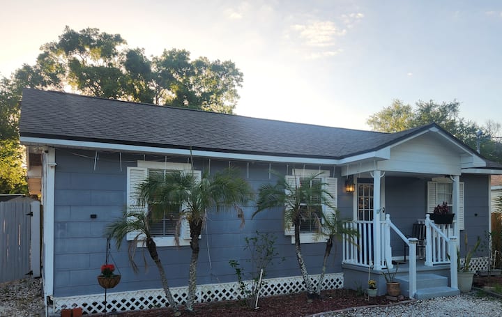 Cozy Home Near Bayshore & Downtown - タンパ, FL