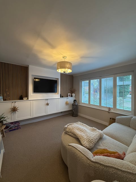 Popular Airbnb listing: Comfy home in Mickleover with free parking in Mackworth