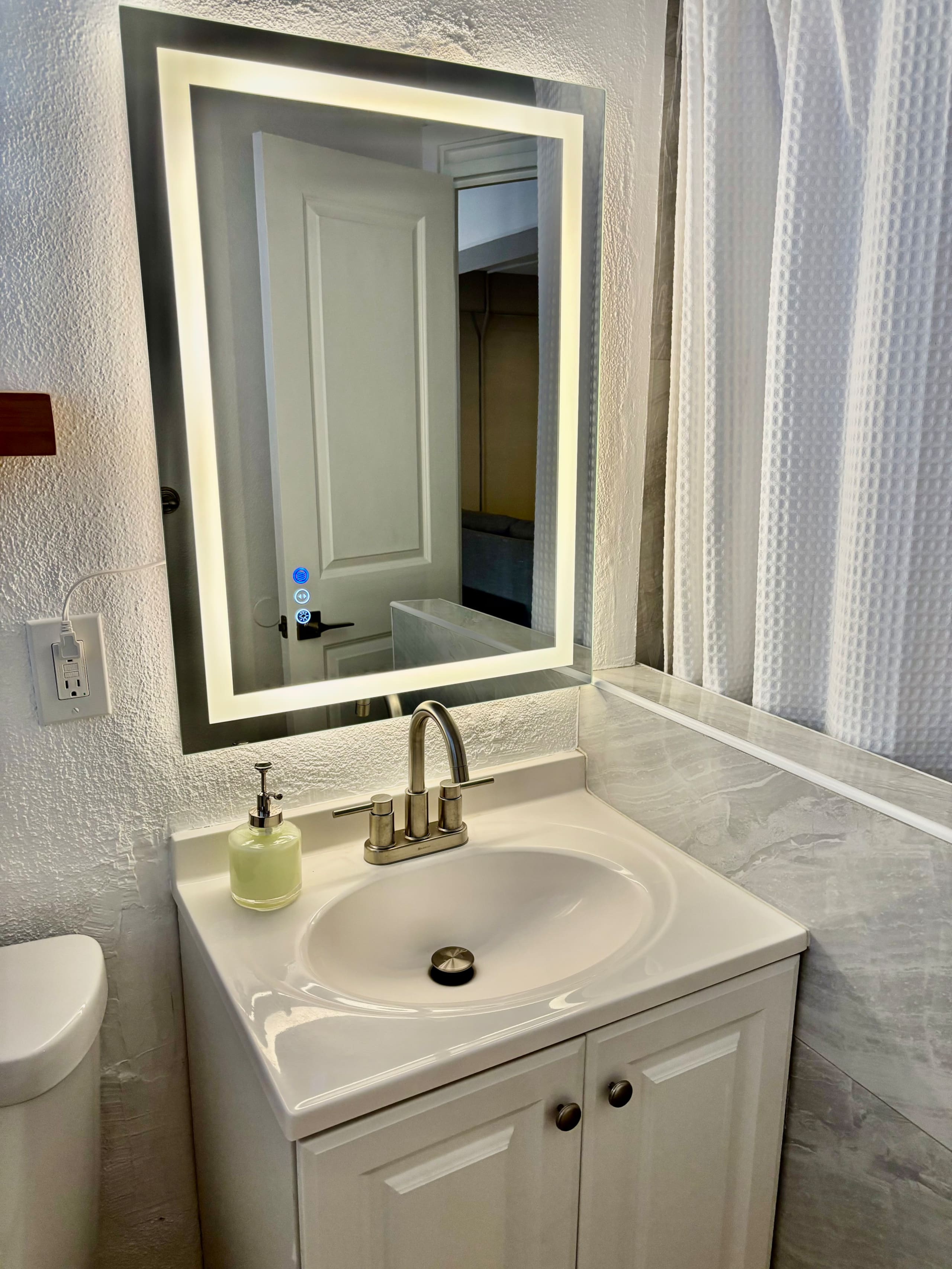 Condo in Honolulu · ★4.68 · 1 bedroom · 2 beds · 1 private bath - Image 19