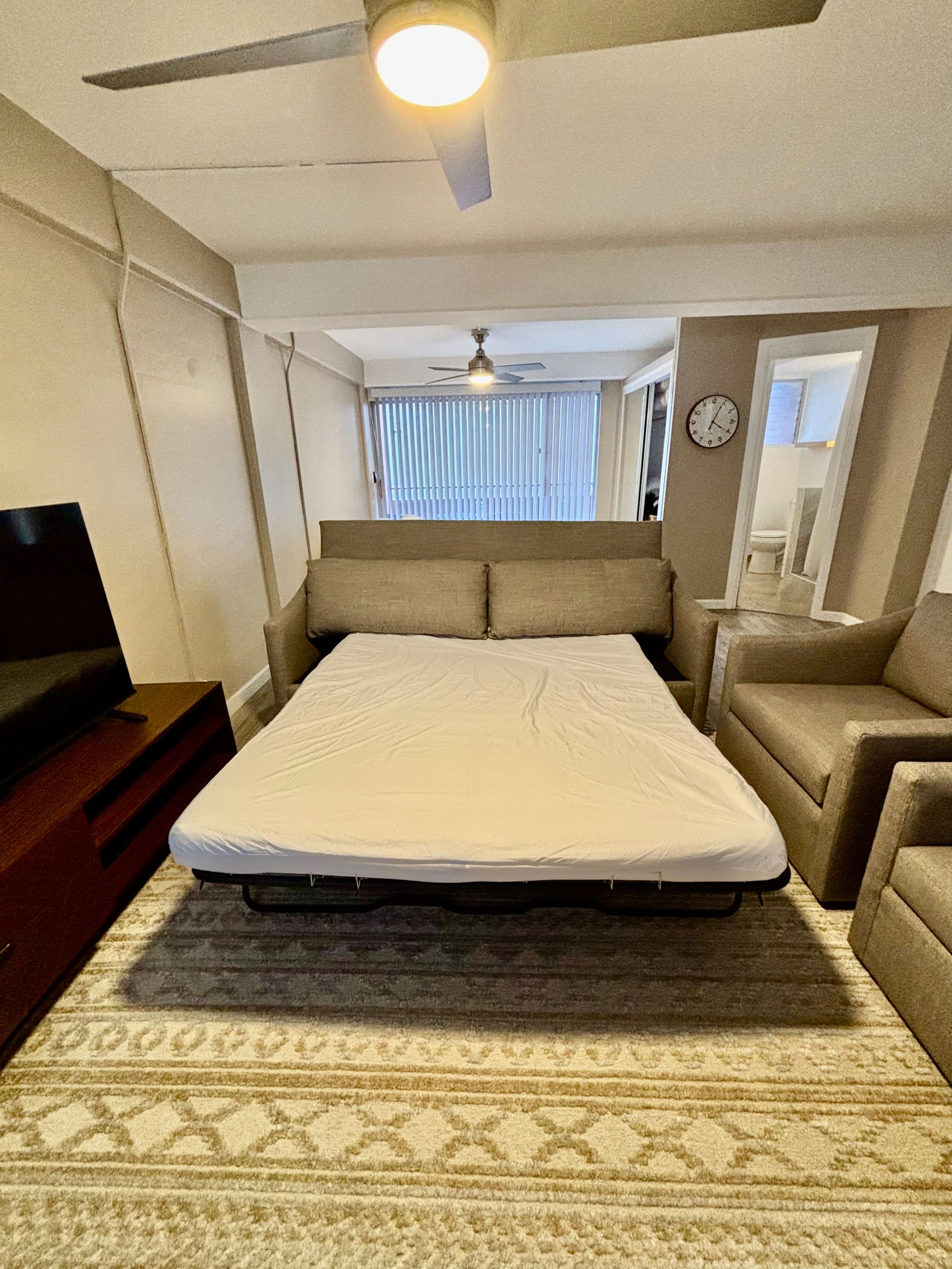 Condo in Honolulu · ★4.68 · 1 bedroom · 2 beds · 1 private bath - Image 16