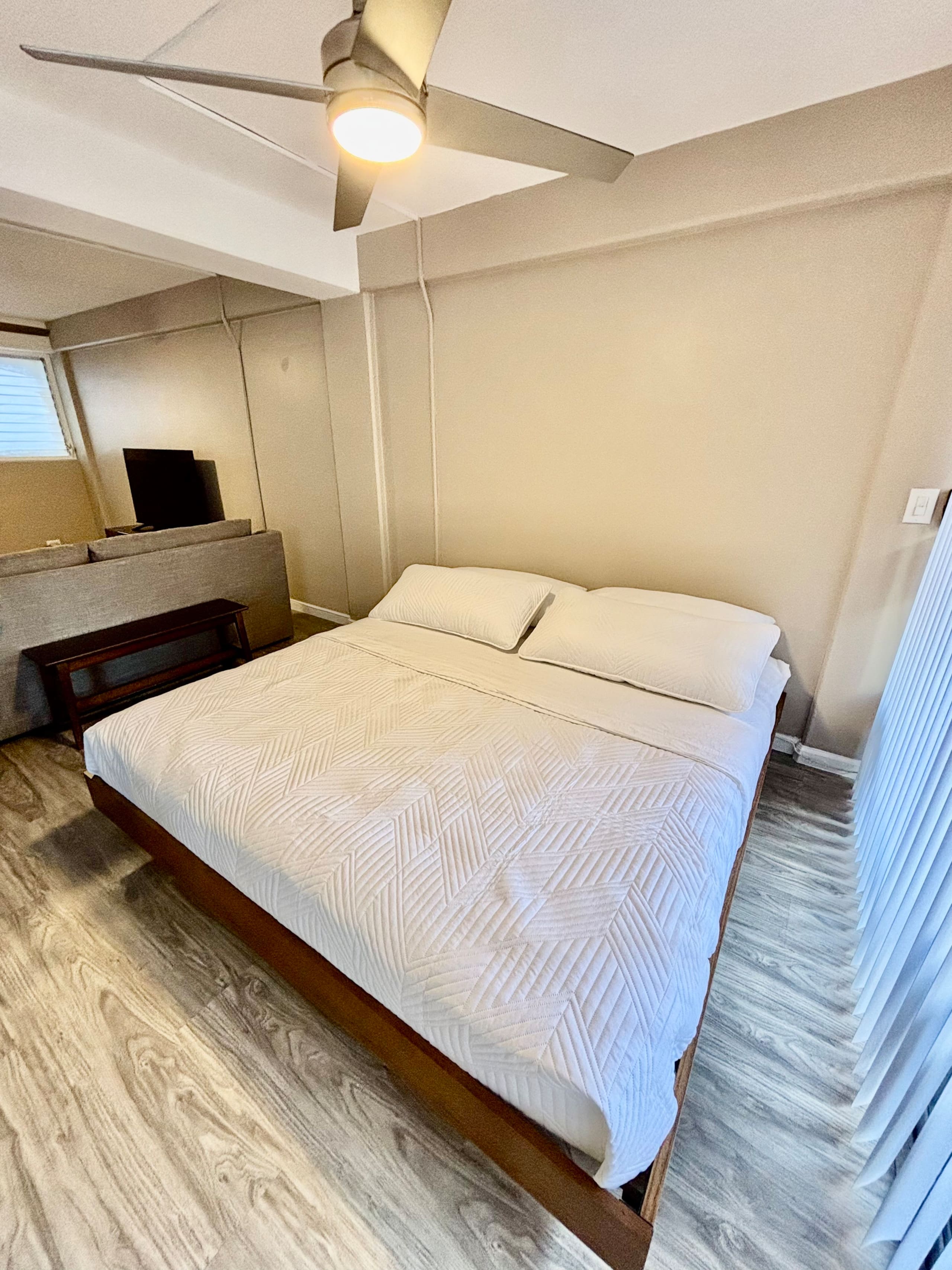 Condo in Honolulu · ★4.68 · 1 bedroom · 2 beds · 1 private bath - Image 15