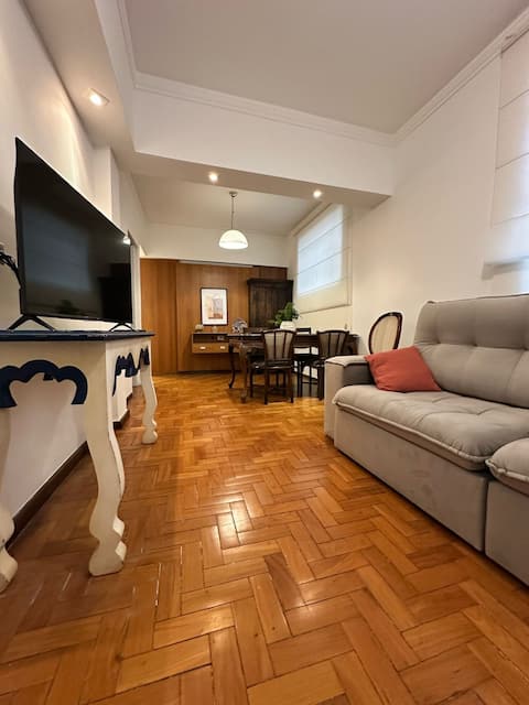Imóvel de sucesso: Magnificent 3 Bedroom Apartment/Lourdes/Pça Liberdade em Lourdes