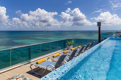 Chill Vibes – Beachfront + Rooftop Bar