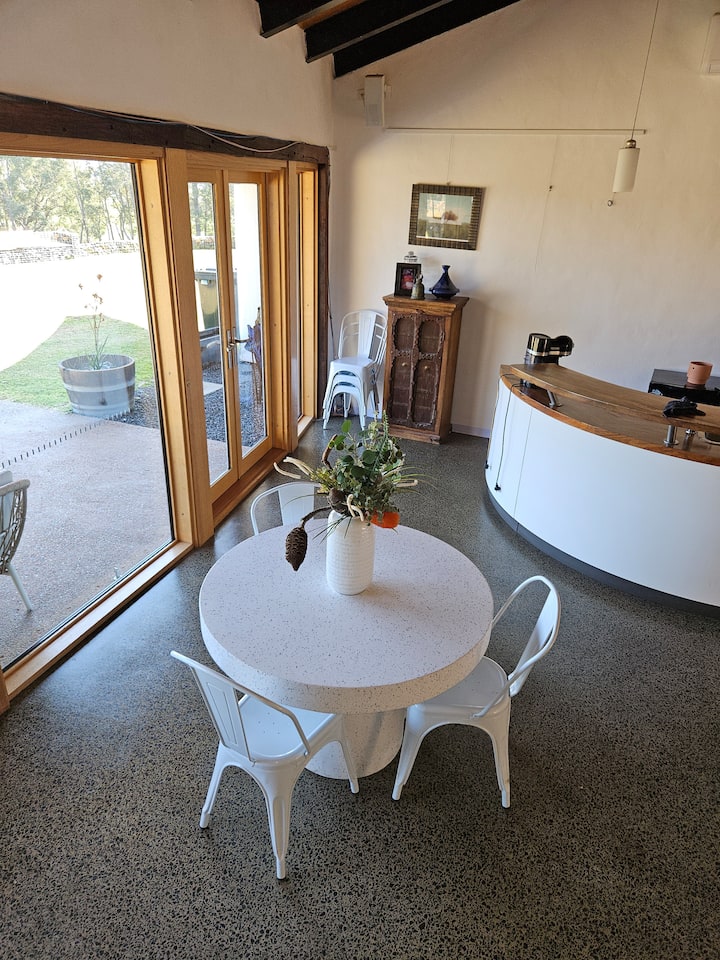 The Old Cellar Door At Firegrass Estate - Australië