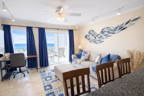 Top Airbnb: Sunset Over Tampa Bay-Serene Waterfront Escape in Tampa International Airport