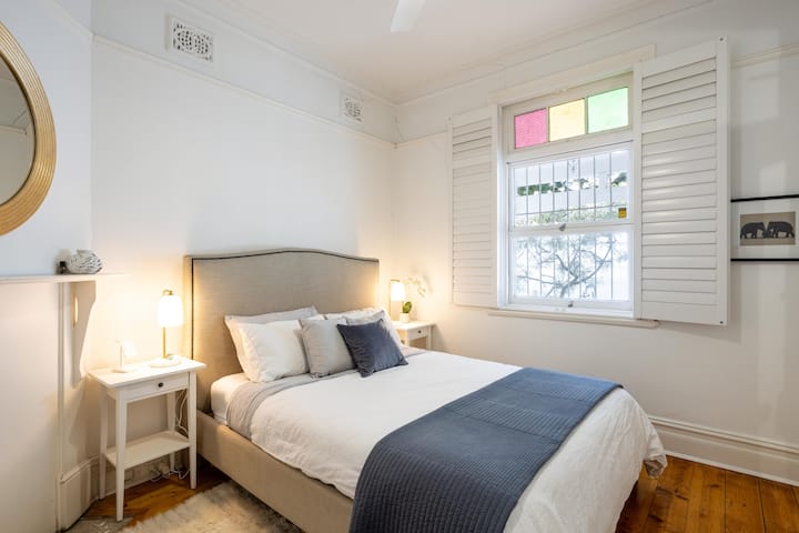 Quarto queen com vista privativa.