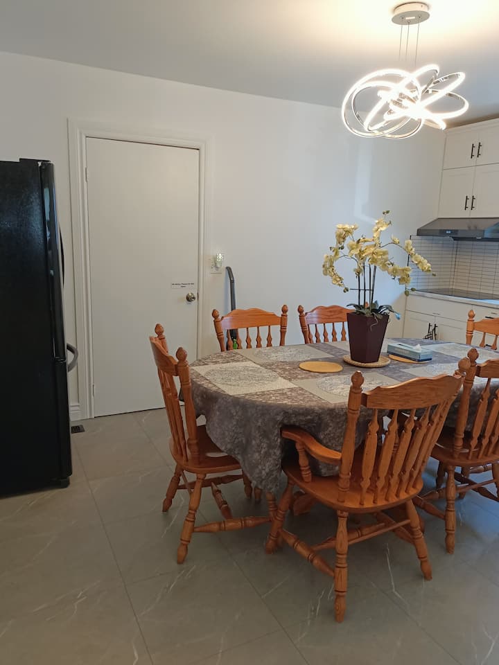 6 Bedrm 2bathrm/kitchen - Sault Ste. Marie