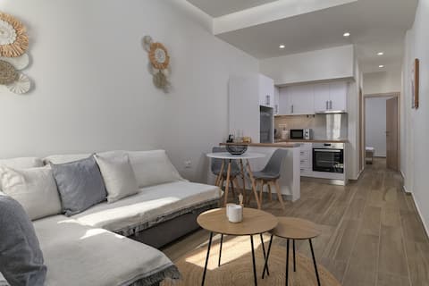 Top Airbnb: Ethereal Anemos By The Sea-Prime City Location in Δήμος Ιεράπετρας