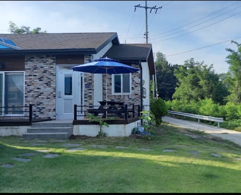 Yeongdeok Haedost B&B Private Guesthouse (Building B)
20 pyeong rural house on a hill by the East Se