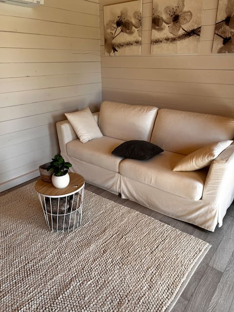 Popular Airbnb listing: Anolis studio in Eure