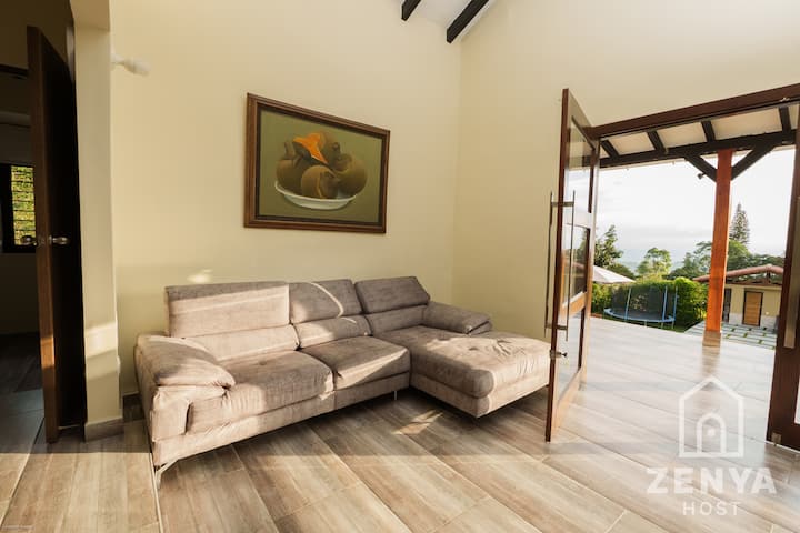 Relax At Villa Clarita – Villa With Natural Pool - Valle del Cauca