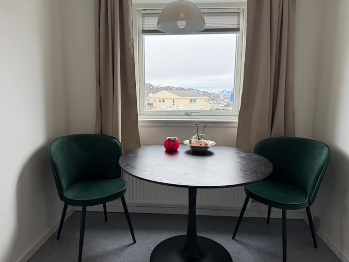 Udsigt Til Kællinghætten. - Greenland