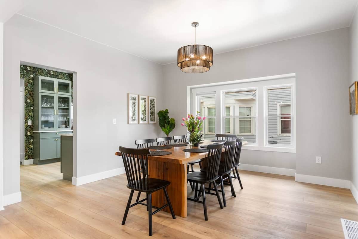 Airbnb dining room photo
