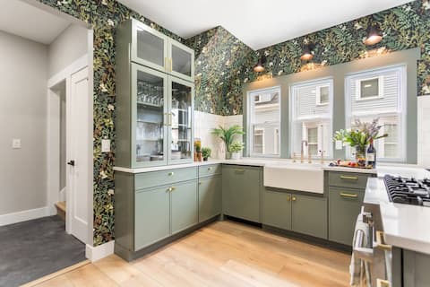 Charming Retreat | Walk to Hope College + Downtown