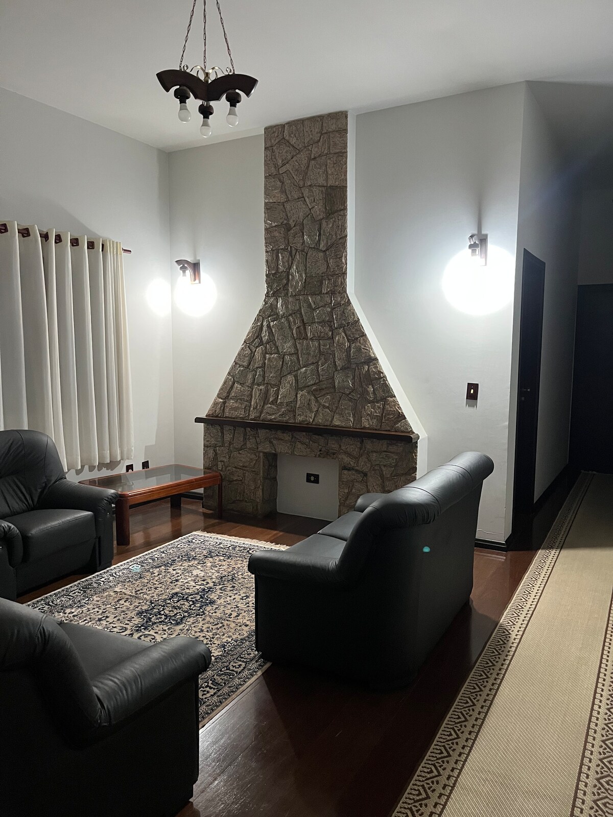 Airbnb em destaque: Large house with swimming pool near downtown em São Lourenço