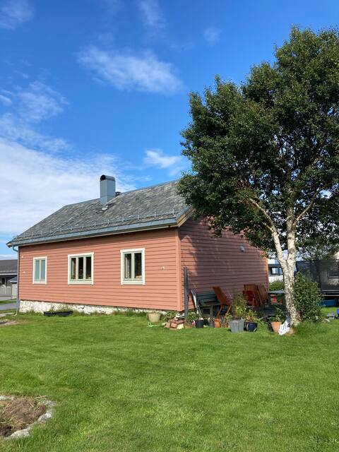 Cozy log house near Ålesund. Large garden.