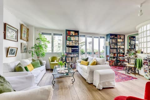 Top Airbnb: 5 min Arc de Triomphe/ 4 people / spacious / parking in Neuilly Sur Seine