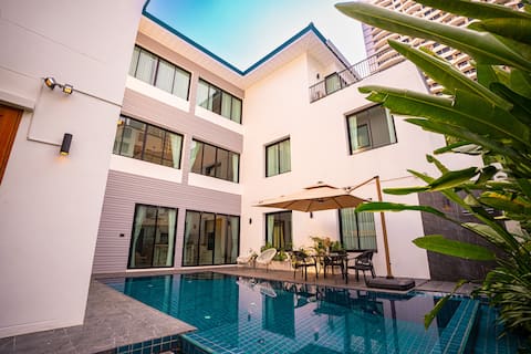 Bangkok City Center | Asok Luxury Pool Villa | Free Breakfast | KTV near BTSPool Villa · Near Nana