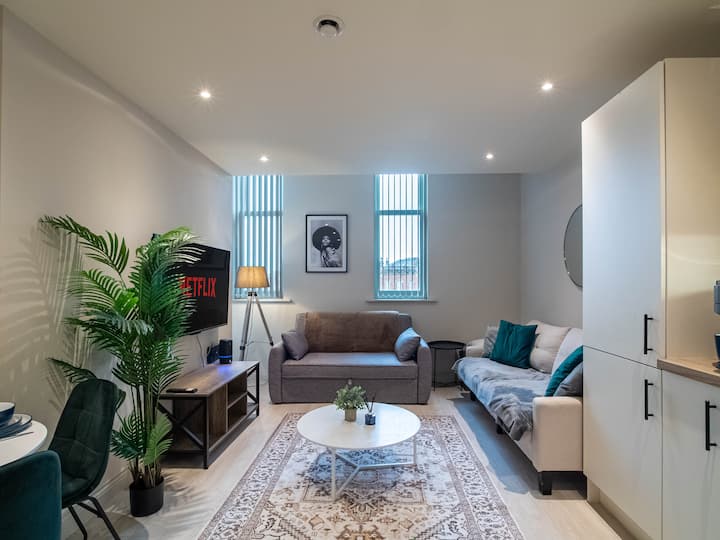 Contemporary Leeds Apartment Near Briggate - Hazlewood Castle & Spa