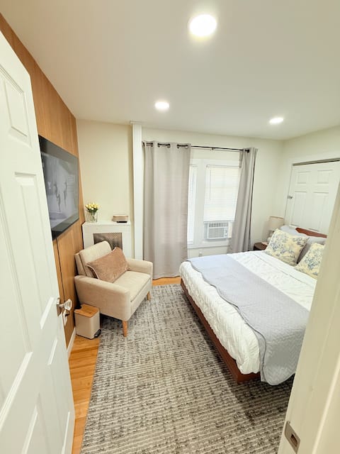 3 bedroom suite pet friendly near Hofstra