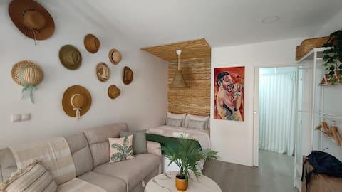 Top performing Airbnb: Valencia Beach Suite - CV-VUT0059025-V in Poblats Marítims