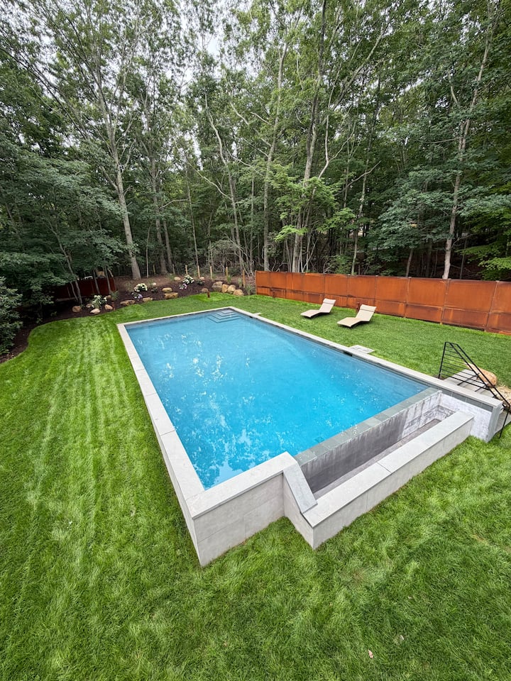 Designer Home With Infinity Pool Very Central - The Hamptons, NY