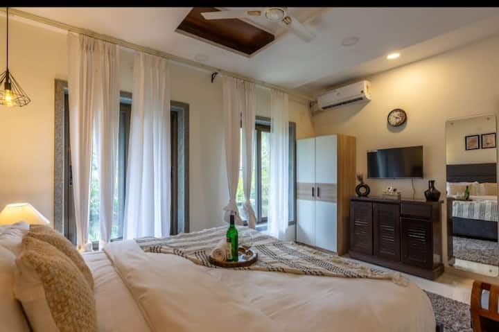 Bedroom 1 image 5