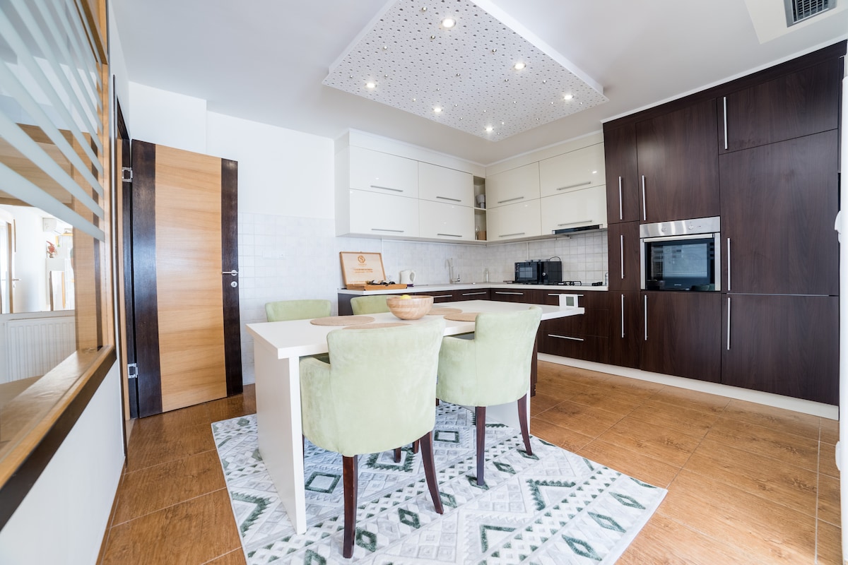 Skenderija Skyline - 2BR Apt | Garage & Balcony