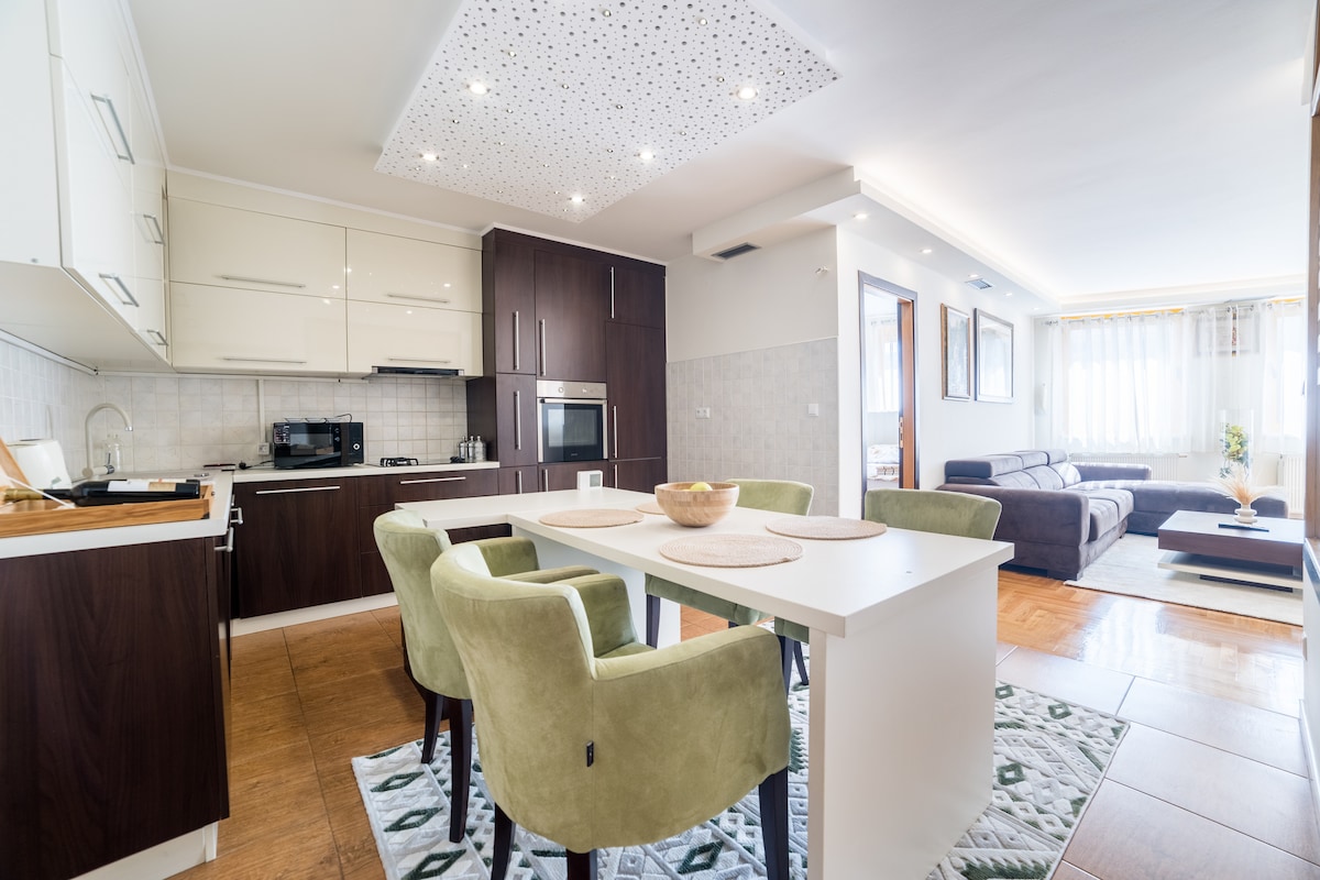 Skenderija Skyline - 2BR Apt | Garage & Balcony