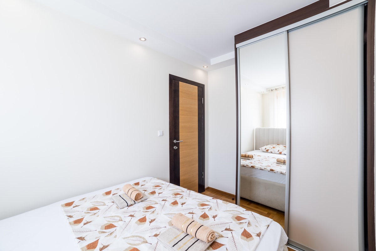 Skenderija Skyline - 2BR Apt | Garage & Balcony