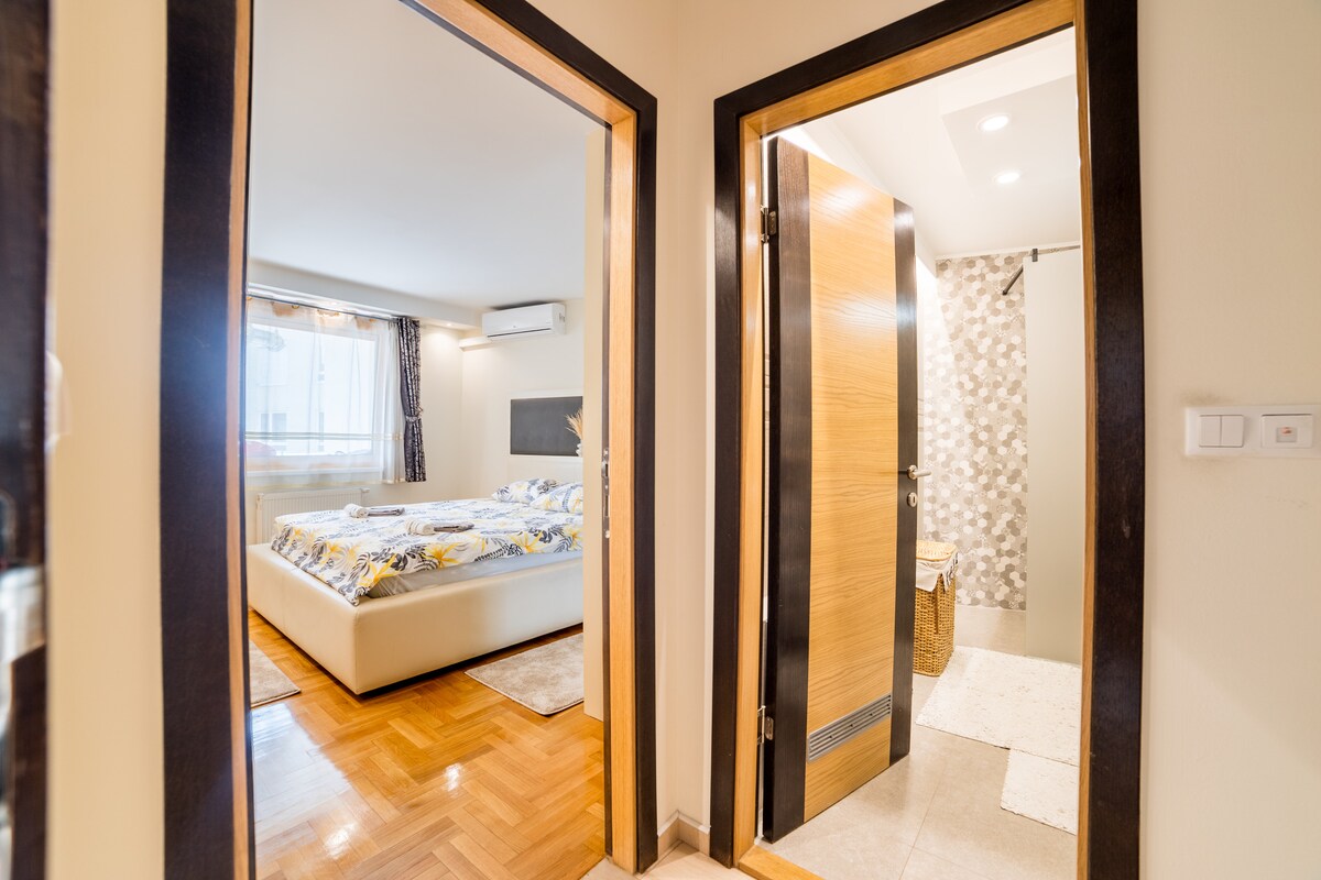 Skenderija Skyline - 2BR Apt | Garage & Balcony