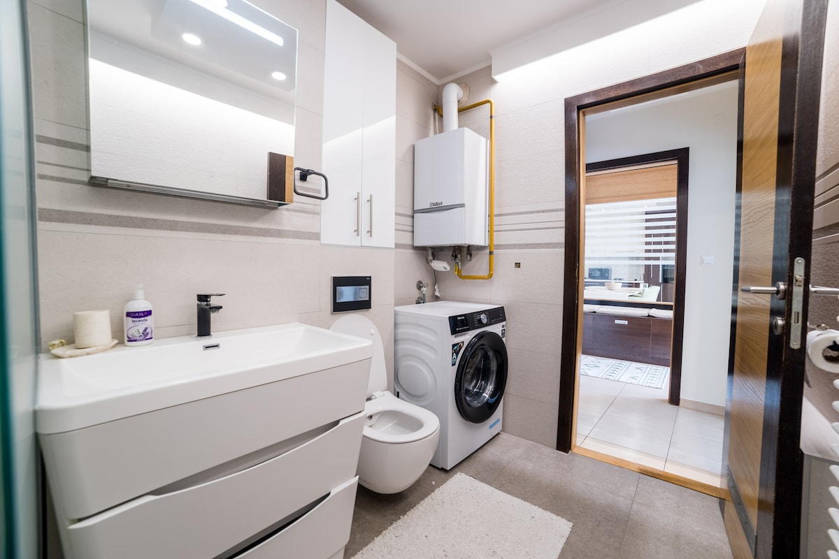 Skenderija Skyline - 2BR Apt | Garage & Balcony