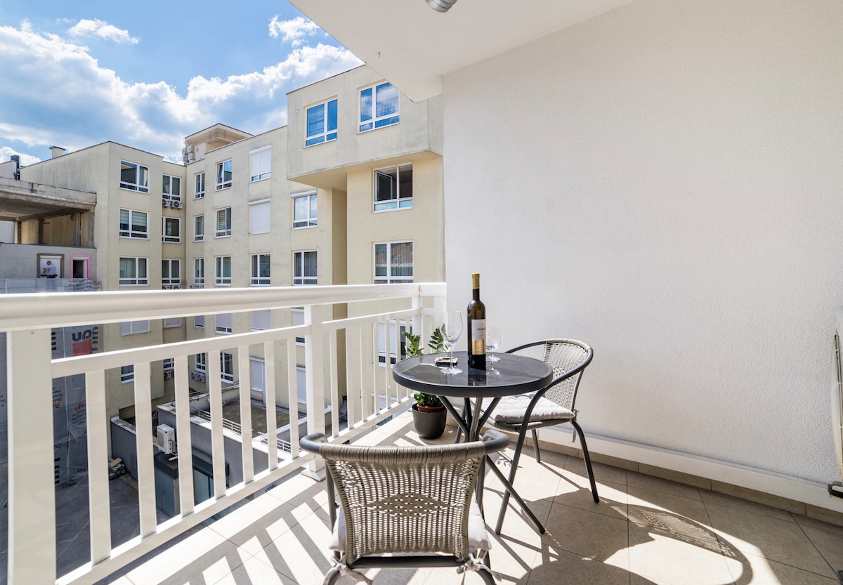 Skenderija Skyline - 2BR Apt | Garage & Balcony