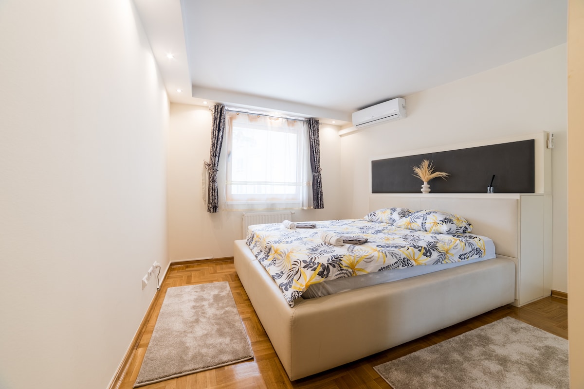 Skenderija Skyline - 2BR Apt | Garage & Balcony