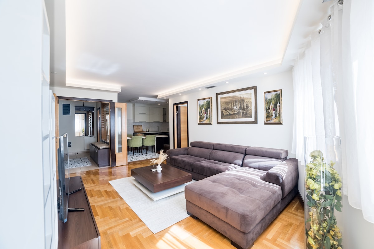 Skenderija Skyline - 2BR Apt | Garage & Balcony