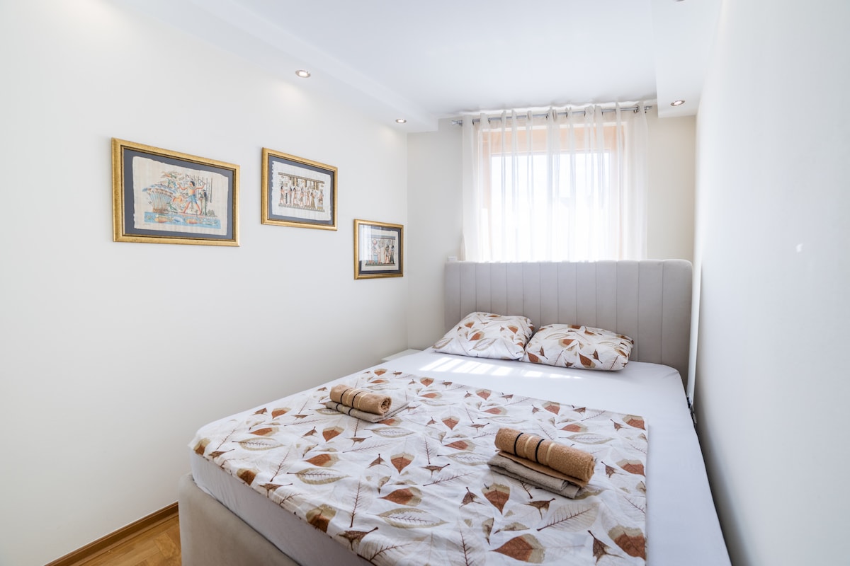 Skenderija Skyline - 2BR Apt | Garage & Balcony