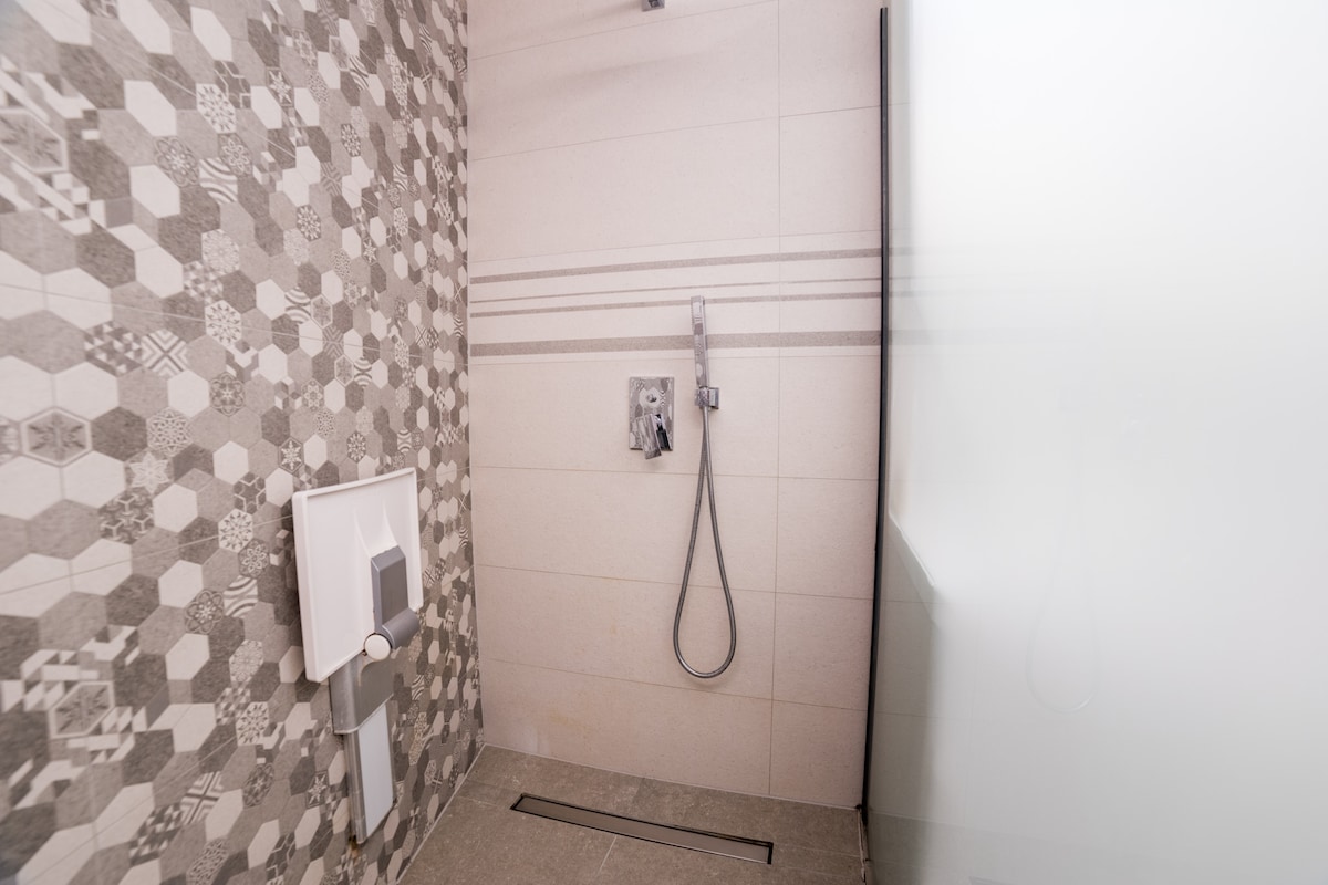 Skenderija Skyline - 2BR Apt | Garage & Balcony