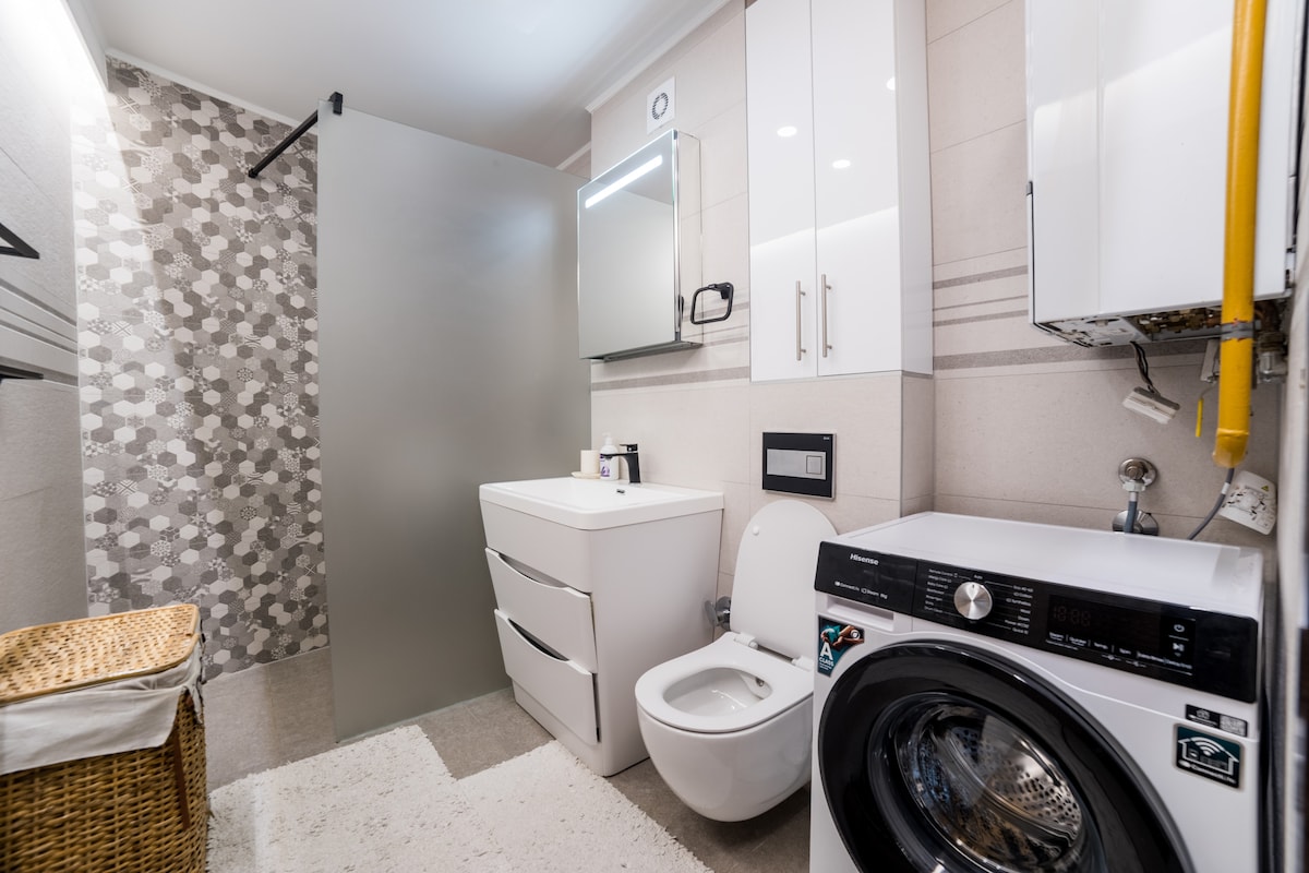 Skenderija Skyline - 2BR Apt | Garage & Balcony